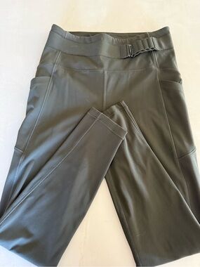 ZYIA Olive Green Euphoria Leggings with Side Pockets